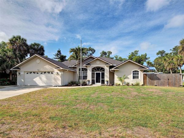 1303 E GATE DRIVE , VENICE, FL 34285