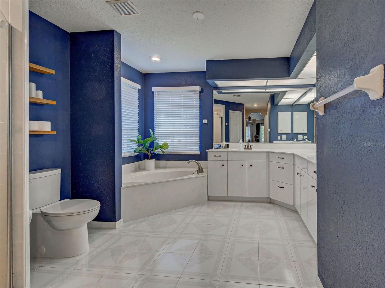 1303 E Gate Drive, Venice, FL 34285 Photo