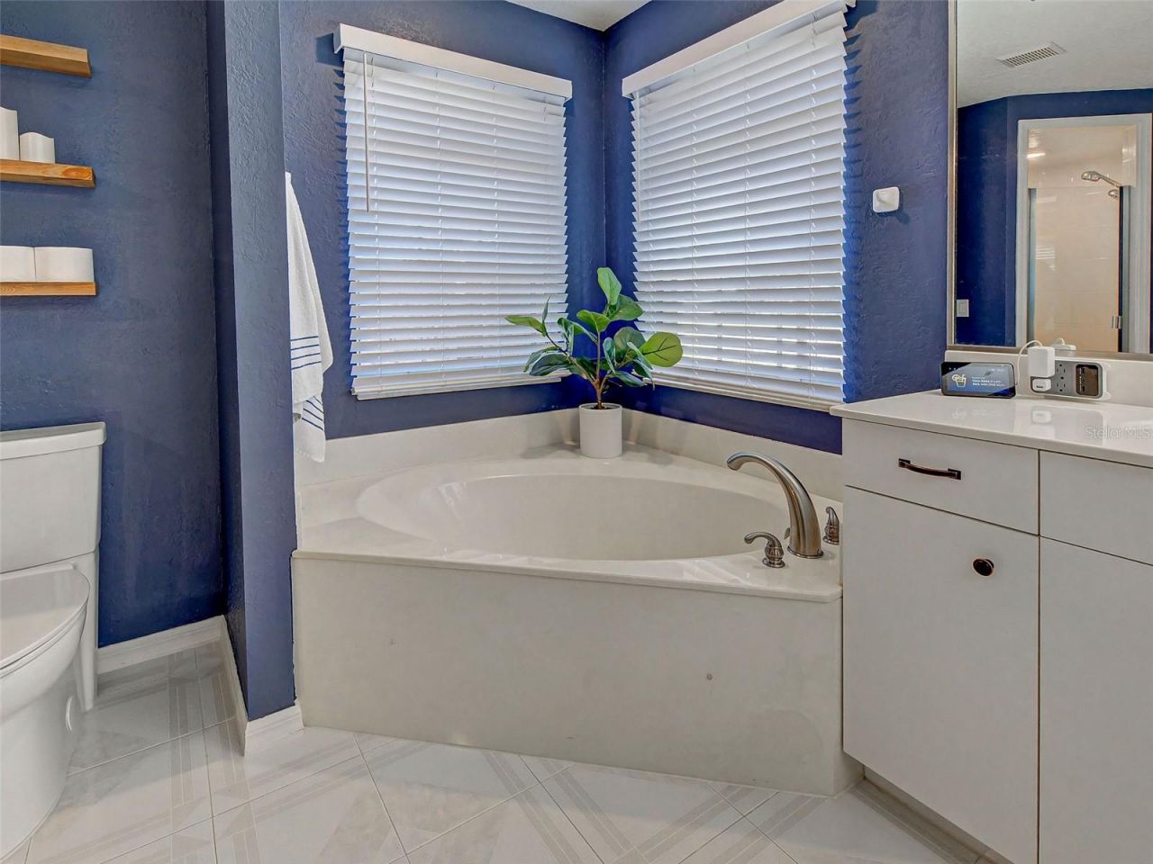 1303 E Gate Drive, Venice, FL 34285 Photo