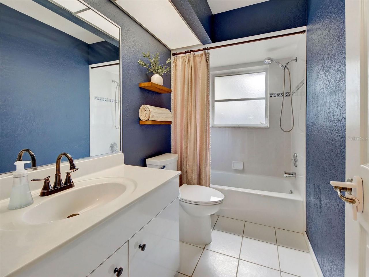 1303 E Gate Drive, Venice, FL 34285 Photo