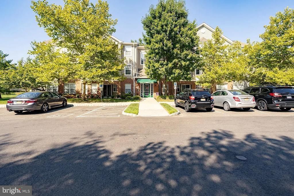 433 Mowat Circle, Hamilton, NJ 08690 Main Photo