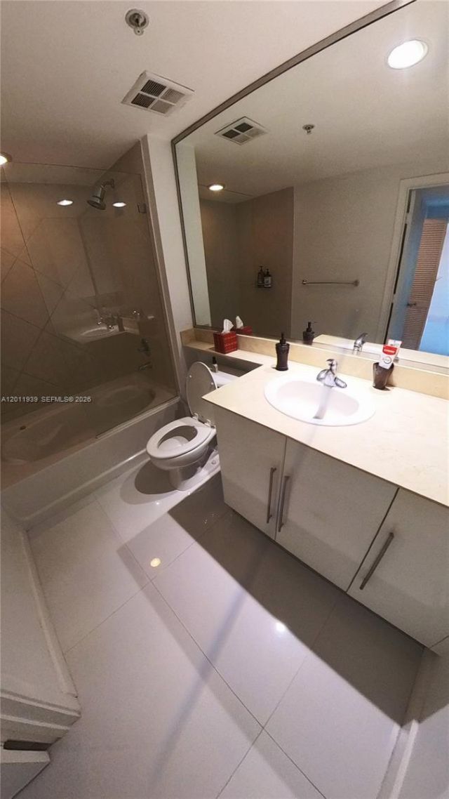 325 S Biscayne Blvd, Unit 3517, Miami, FL 33131 Photo