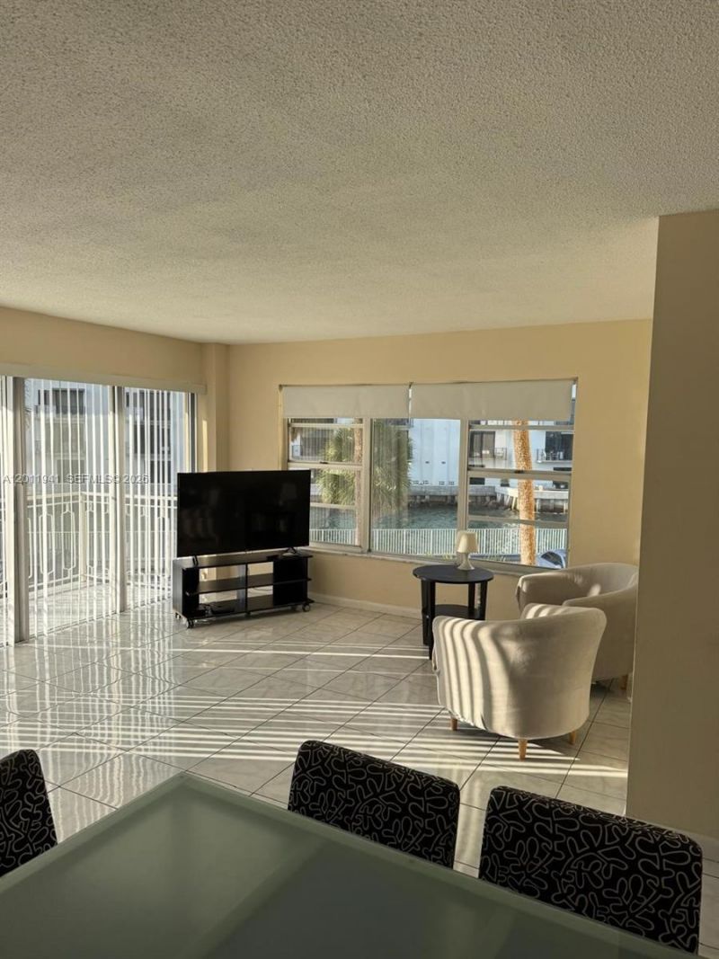 11111 Biscayne Blvd, Unit 2H, Miami, FL 33181 Photo