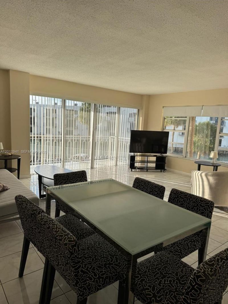 11111 Biscayne Blvd, Unit 2H, Miami, FL 33181 Photo
