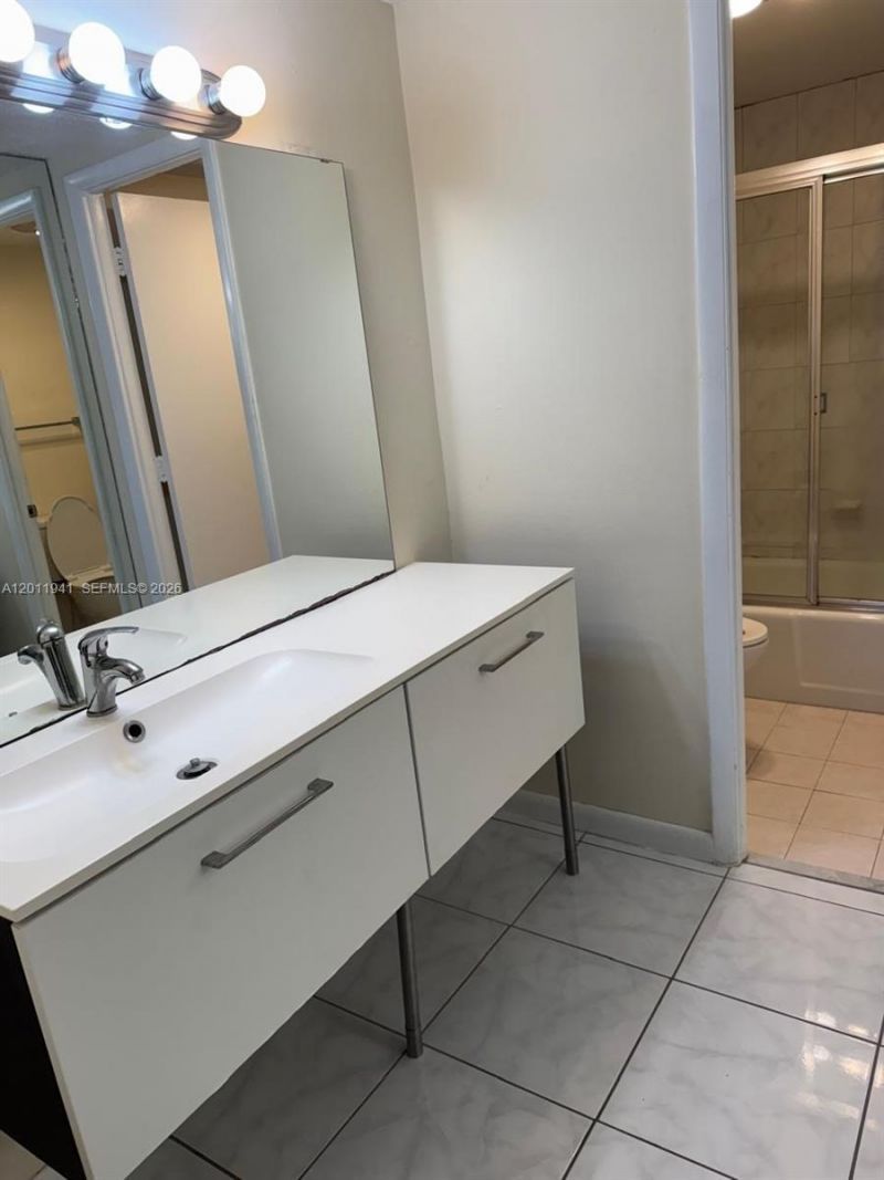 11111 Biscayne Blvd, Unit 2H, Miami, FL 33181 Photo
