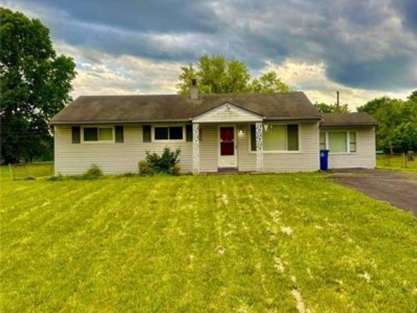 1020 Farmview Drive , Unincorporated, MO 63138