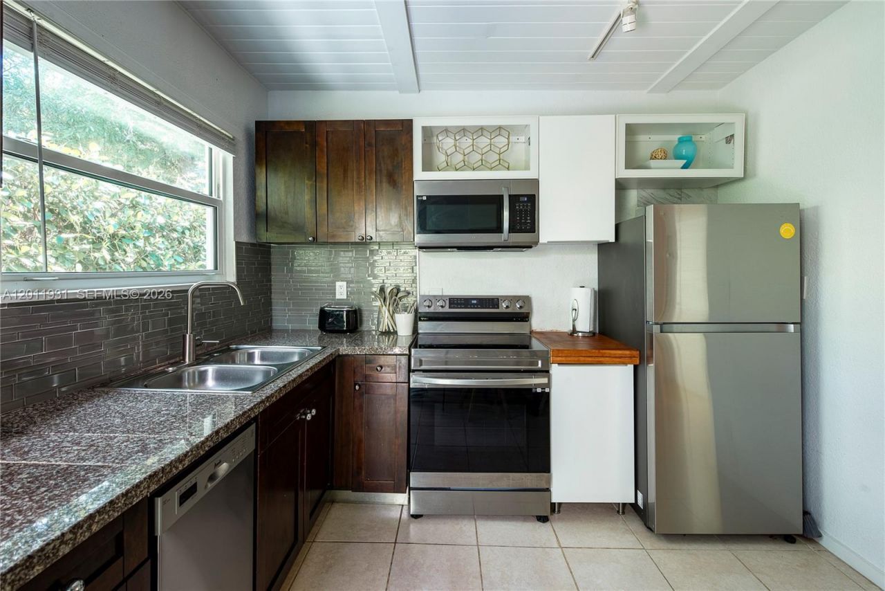 3655 Oak Ave , Unit 3655, Miami, FL 33133 Photo