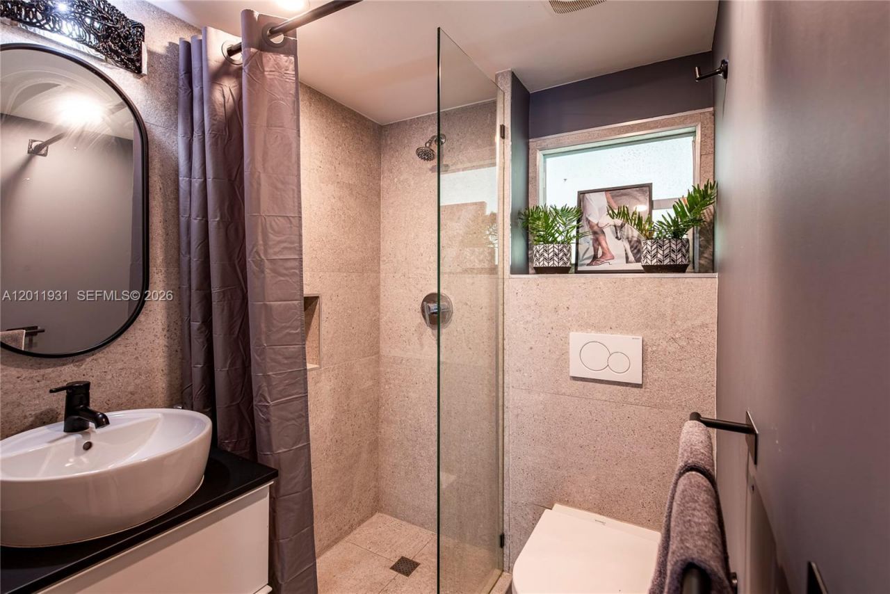 3655 Oak Ave , Unit 3655, Miami, FL 33133 Photo