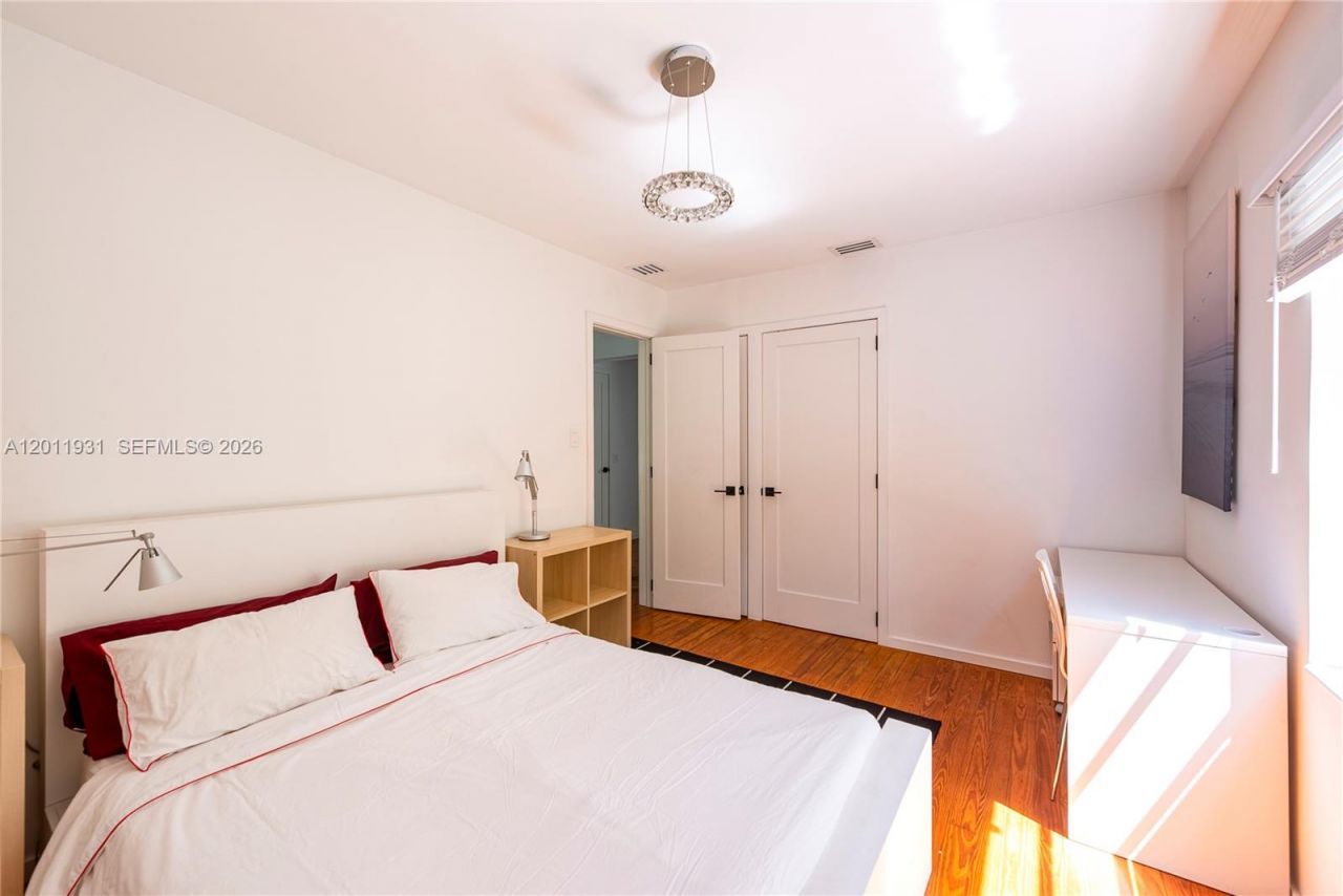 3655 Oak Ave , Unit 3655, Miami, FL 33133 Photo