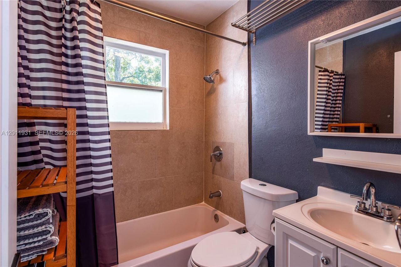 3655 Oak Ave , Unit 3655, Miami, FL 33133 Photo