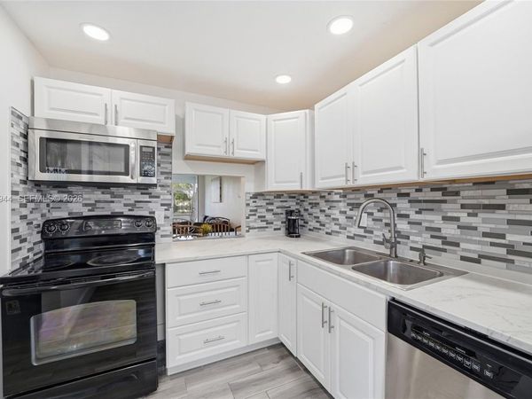 5860 NW 64th Ave, Unit 102, Tamarac, FL 33319