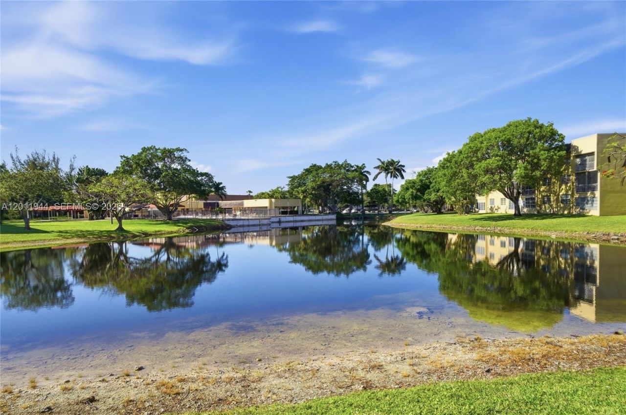 5860 NW 64th Ave, Unit 102, Tamarac, FL 33319 Photo