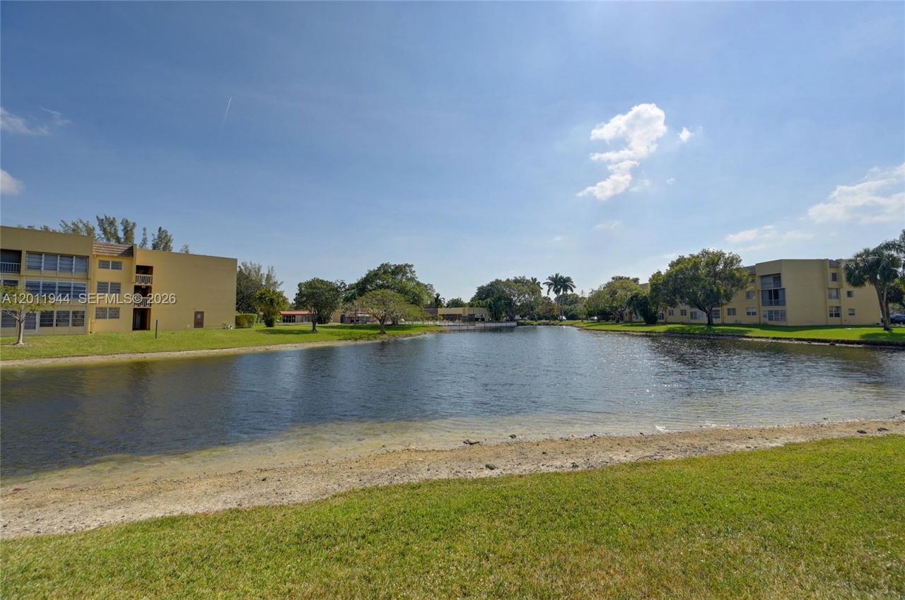 5860 NW 64th Ave, Unit 102, Tamarac, FL 33319 Photo