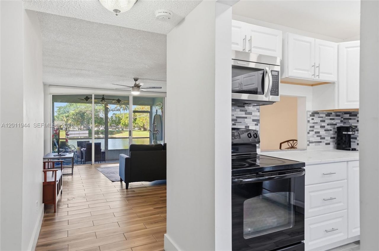 5860 NW 64th Ave, Unit 102, Tamarac, FL 33319 Photo