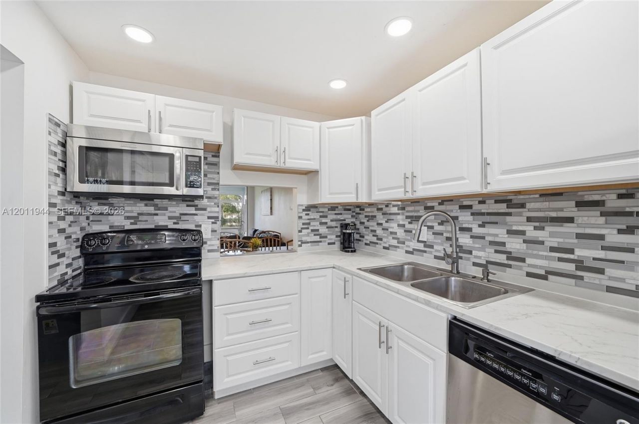 5860 NW 64th Ave, Unit 102, Tamarac, FL 33319 Photo