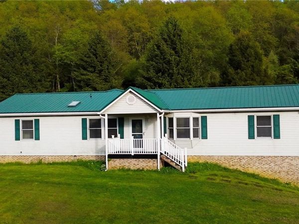 6878 Veterans Boulevard, Chester, WV 26034