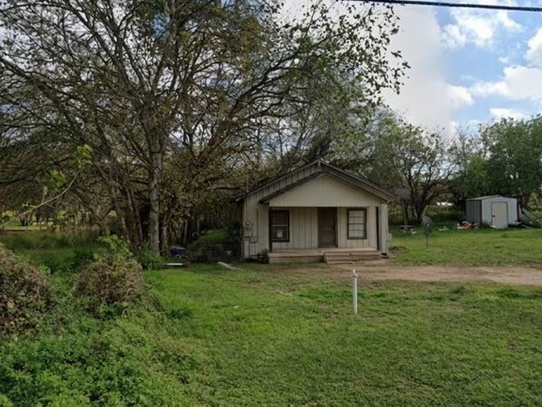 708 Peach, Floresville, TX 78114
