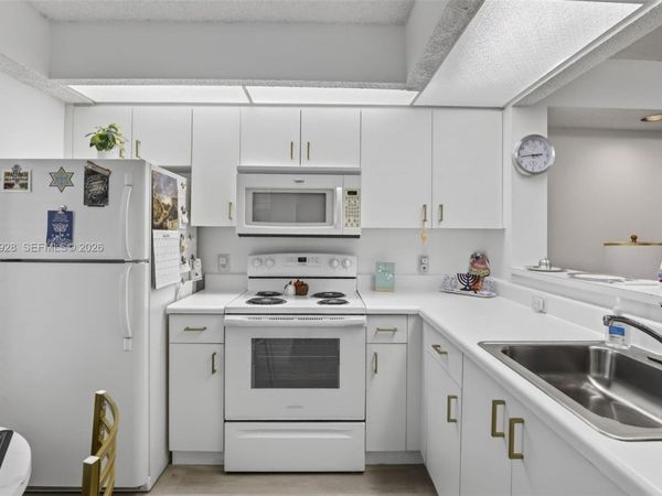 800 SW 137th Ave , Unit 411G, Pembroke Pines, FL 33027