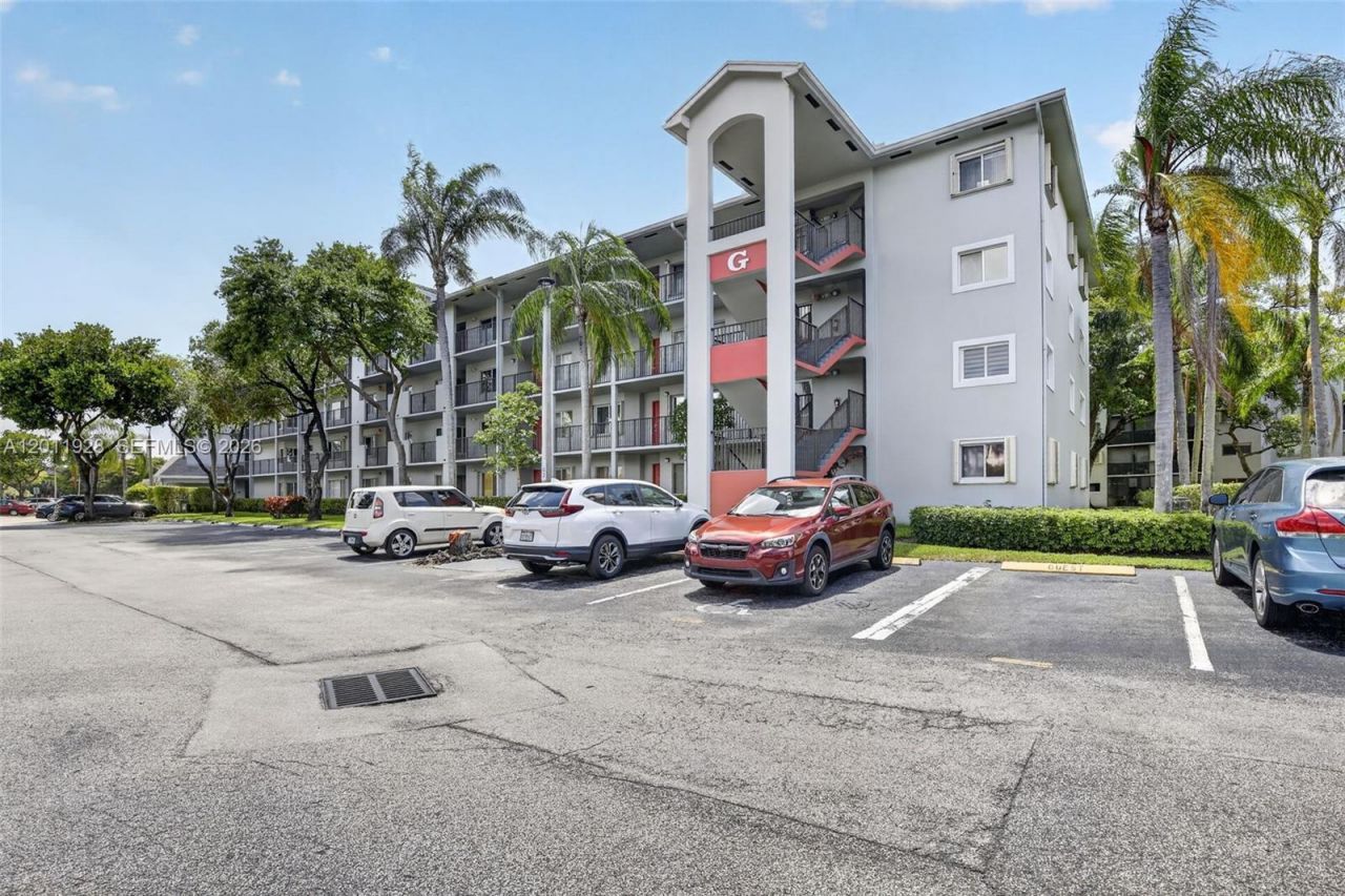 800 SW 137th Ave, Unit 411G, Pembroke Pines, FL 33027 Photo