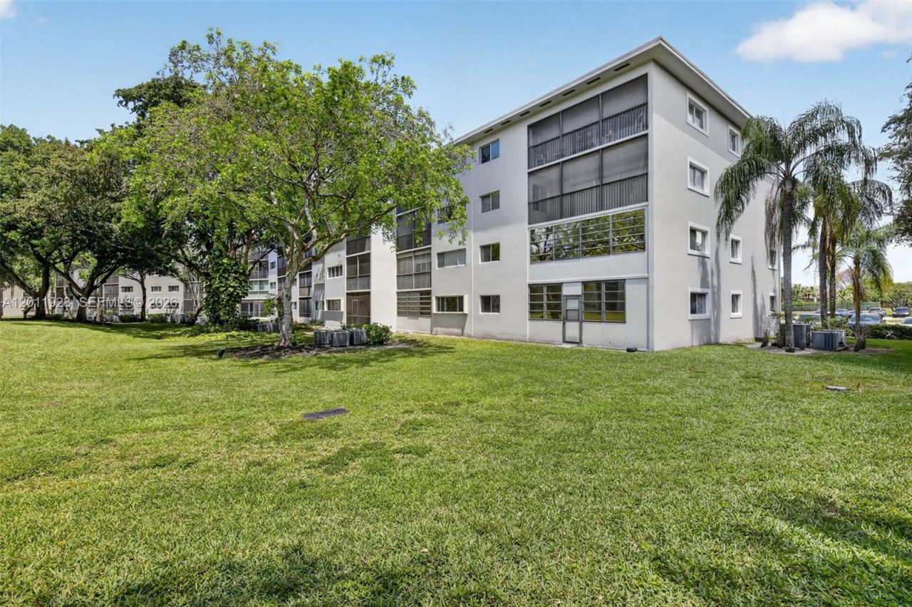 800 SW 137th Ave, Unit 411G, Pembroke Pines, FL 33027 Photo