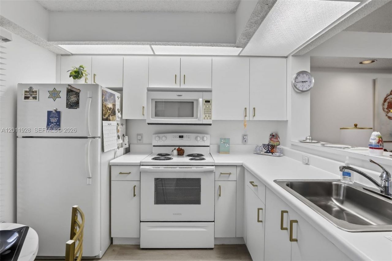 800 SW 137th Ave, Unit 411G, Pembroke Pines, FL 33027 Photo