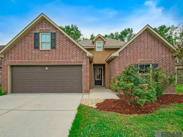 13464 Autumn Run Dr, Walker, LA 70785