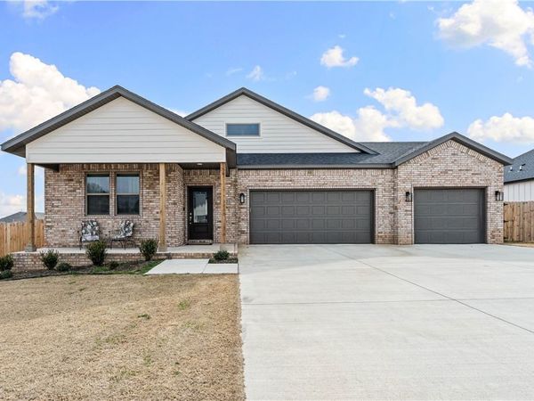 2223 Riggins Avenue , Pea Ridge, AR 72751