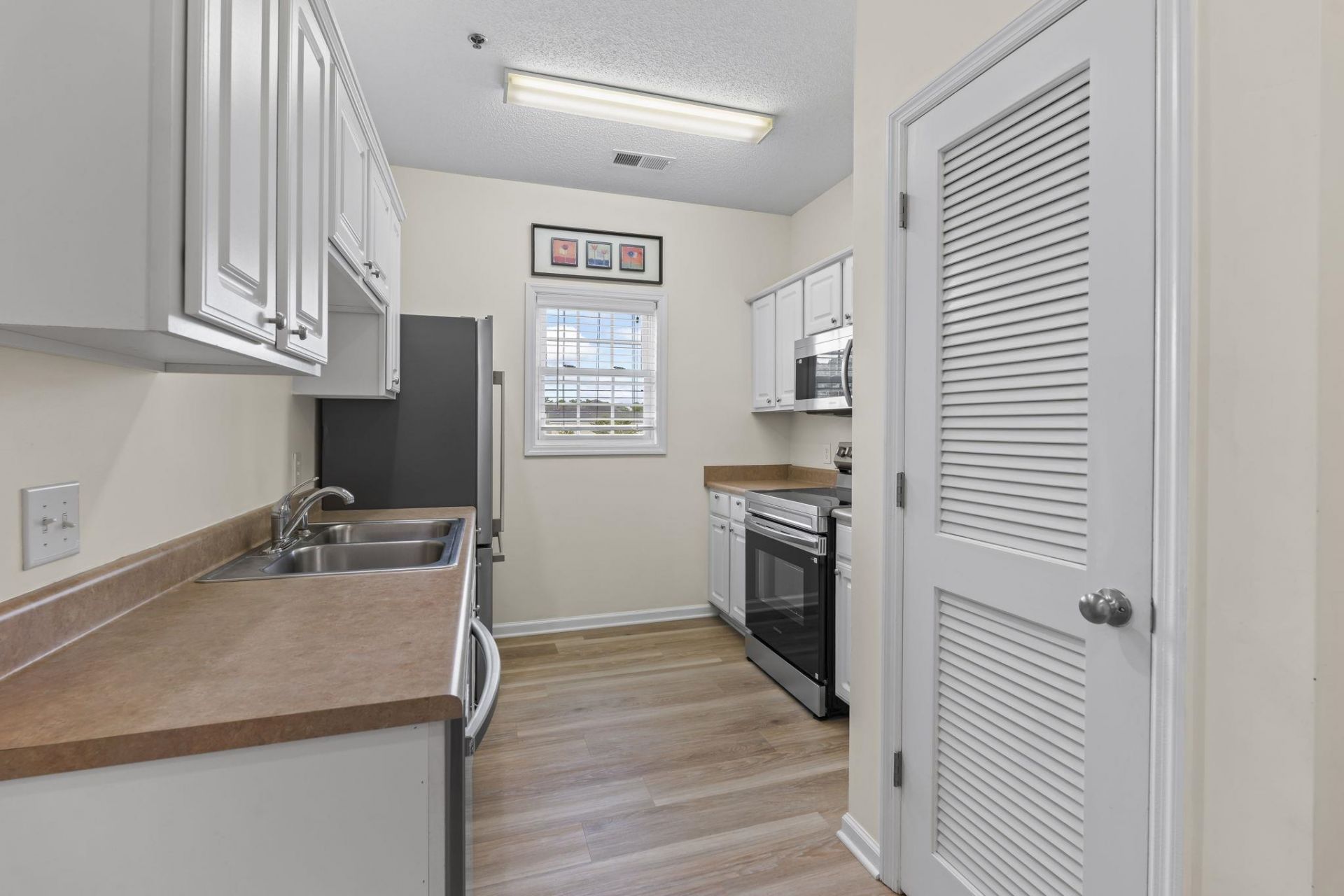 2070 Cross Gate Blvd. Photo 10