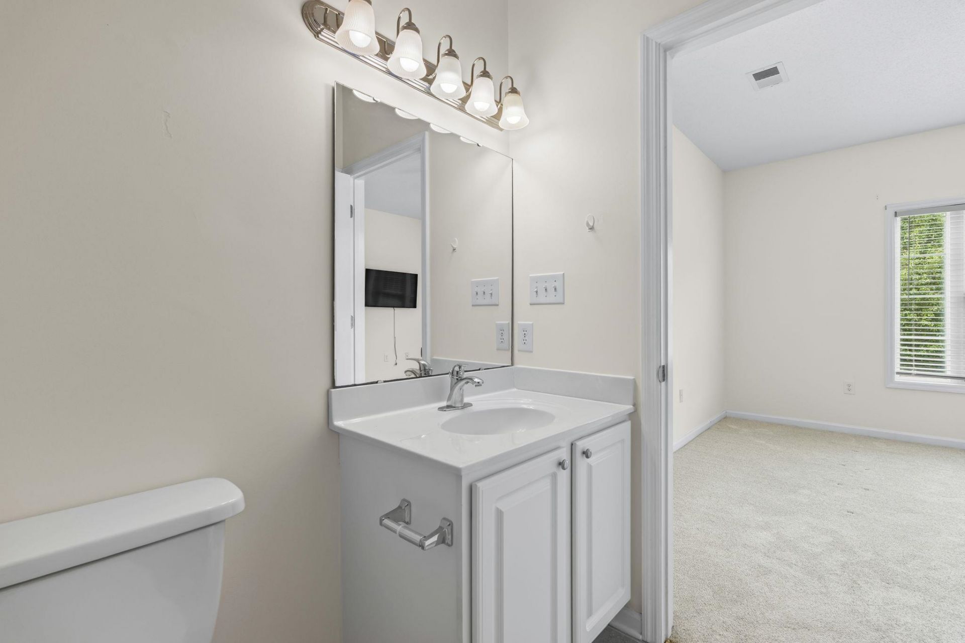 2070 Cross Gate Blvd. Photo 29