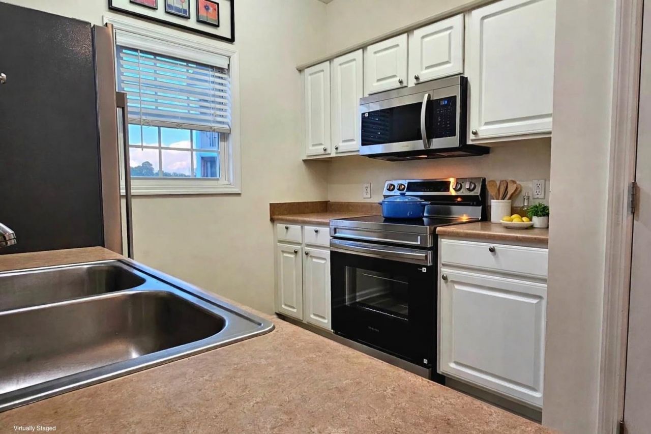 2070 Cross Gate Blvd. Photo 8