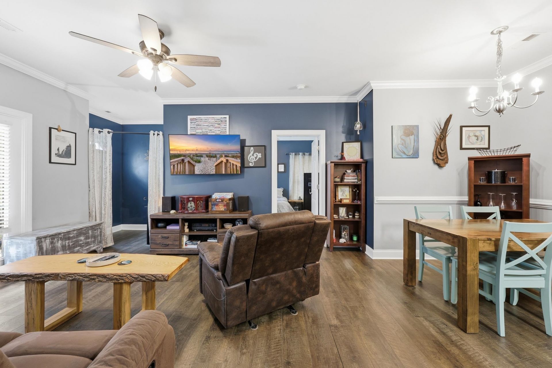2065 Silvercrest Dr. Photo 10