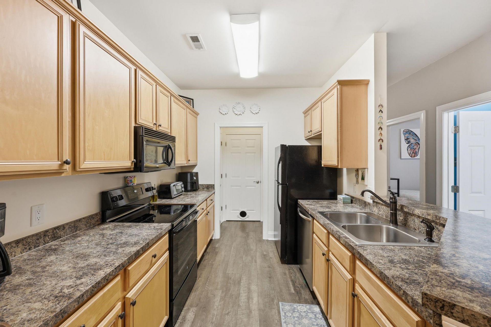 2065 Silvercrest Dr. Photo 14