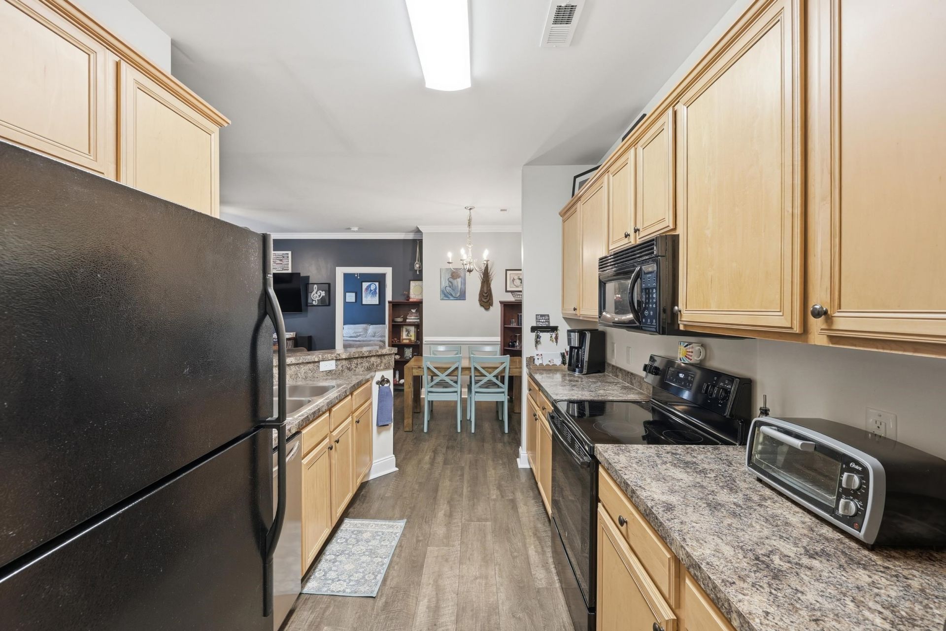 2065 Silvercrest Dr. Photo 4