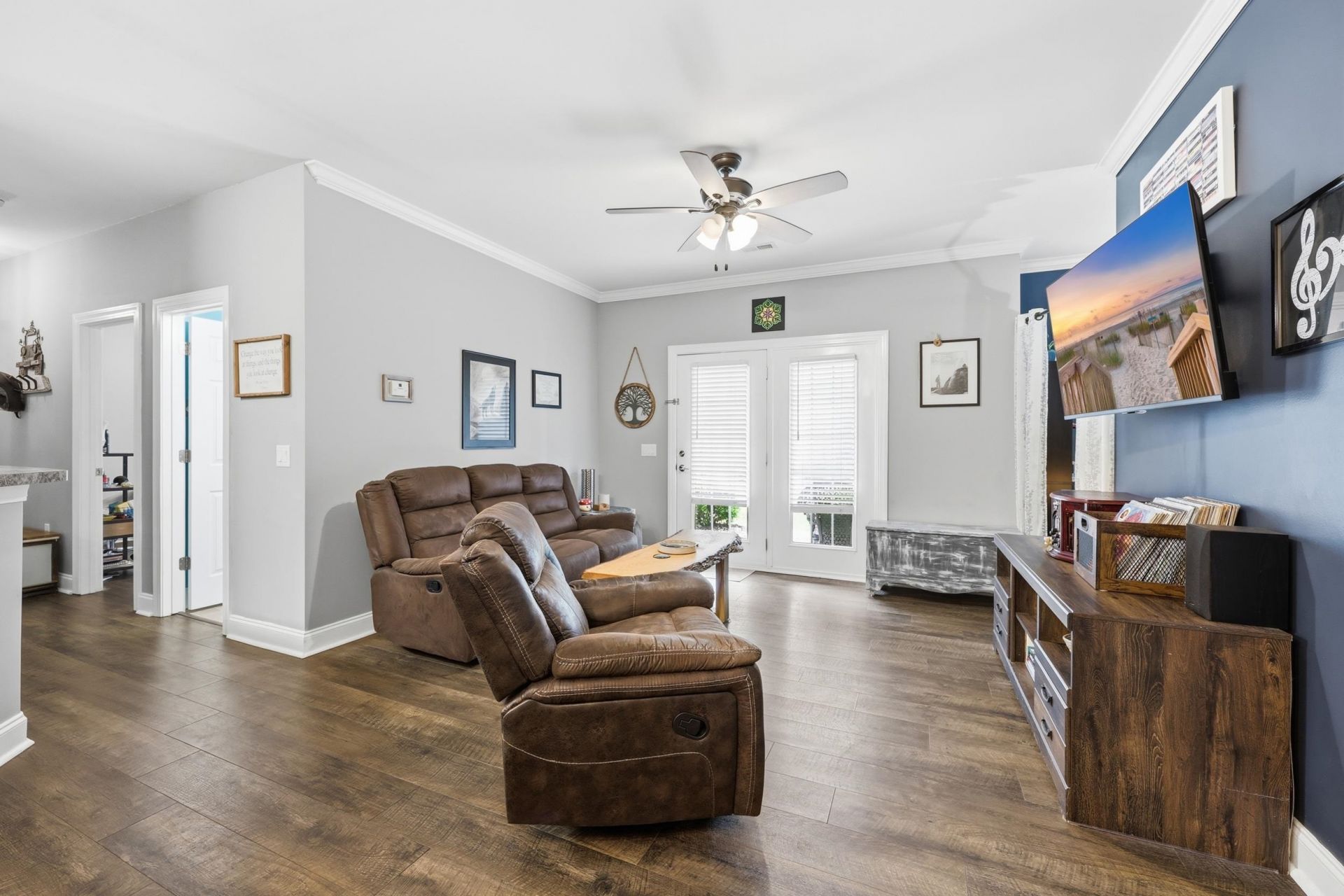 2065 Silvercrest Dr. Photo 8