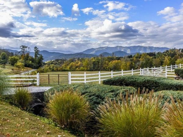 634 Old Cedar Creek Rd, Townsend, TN 37882