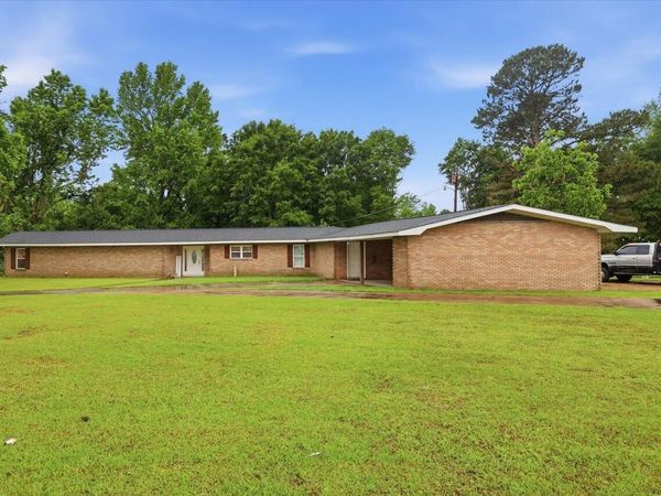 270 Magnolia Dr., Raleigh, MS 39153