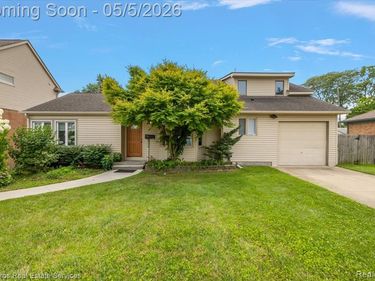22470 Wildwood Street, St. Clair Shores, MI 48081