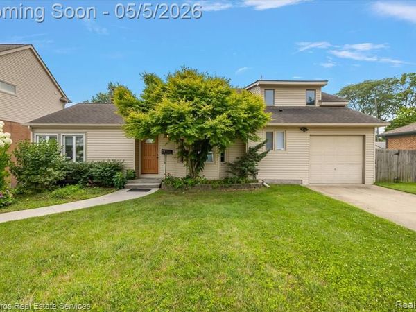 22470 Wildwood Street, St. Clair Shores, MI 48081