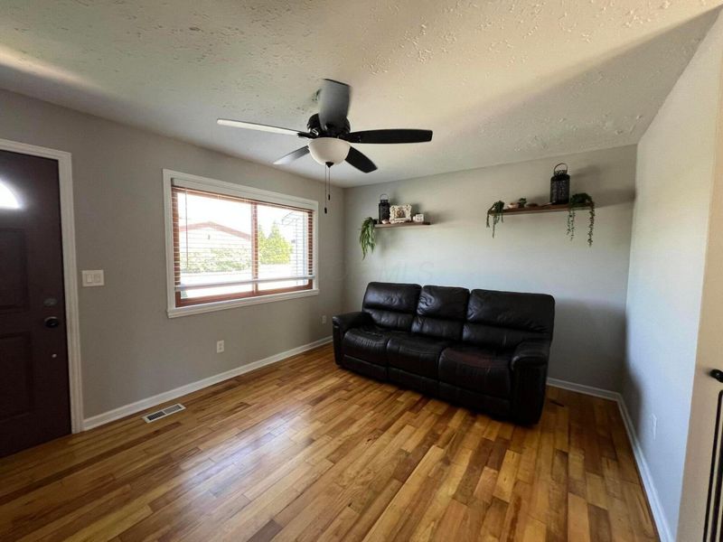 7035 London Groveport Road, Grove City, OH 43123 Photo 3