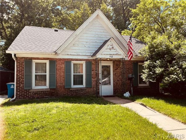 807 College Avenue , Alton, IL 62002