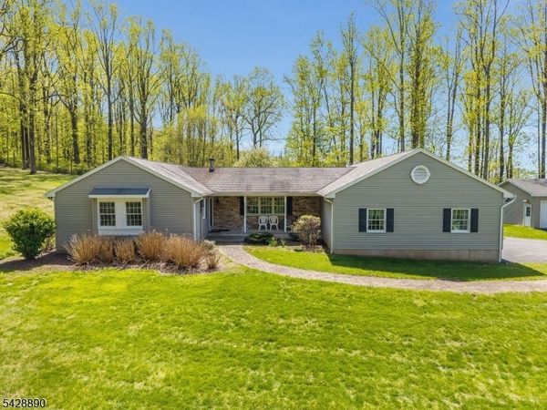 352 Bellis Rd, Holland, NJ 08804