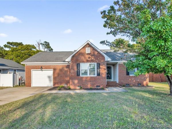 805 Windingwood Place, Hope Mills, NC 28348