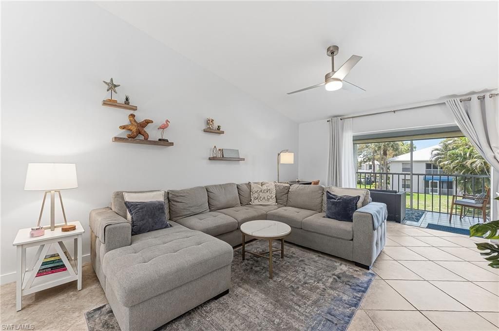887 Gulf Pavilion Dr, Unit 203, Naples, FL 34108 Photo