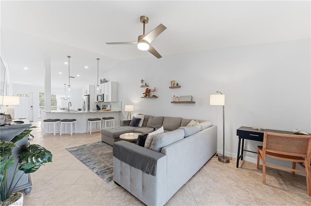 887 Gulf Pavilion Dr, Unit 203, Naples, FL 34108 Photo