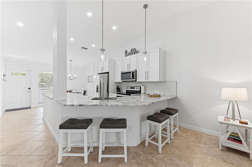 887 Gulf Pavilion Dr, Unit 203, Naples, FL 34108 Photo