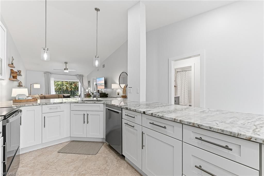 887 Gulf Pavilion Dr, Unit 203, Naples, FL 34108 Photo