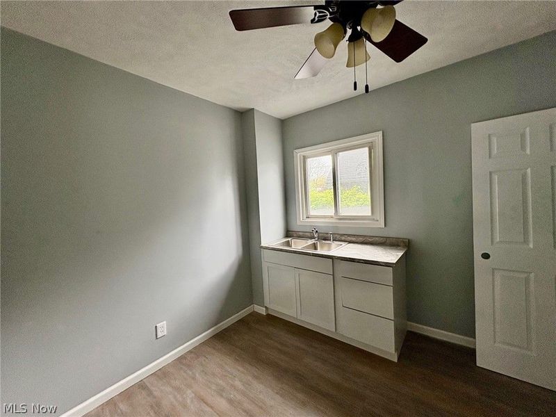 152 Garvin Avenue, Elyria, OH 44035 Photo 9