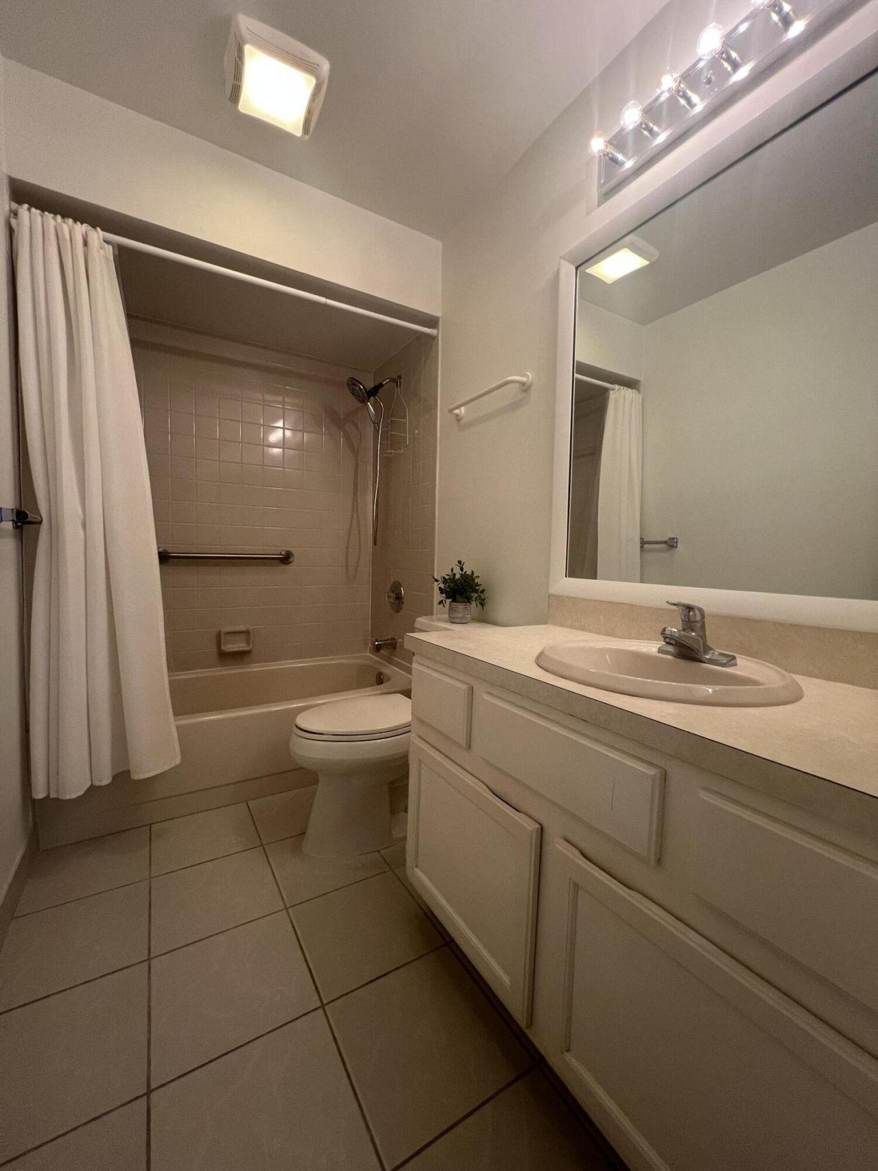 1127 E Seminole Avenue, Unit 16d, Jupiter, FL 33477 Photo