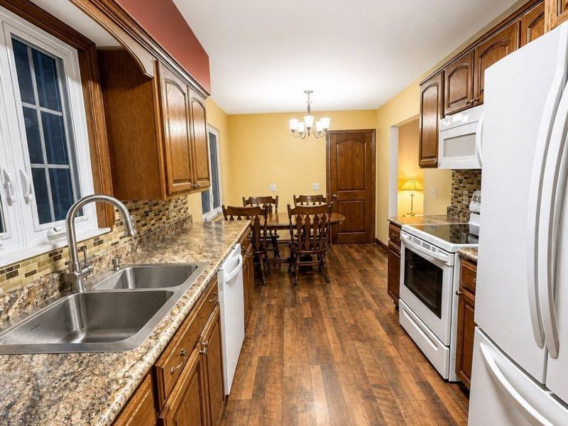 2843 Castleton, Toledo, OH 43613 Photo 7