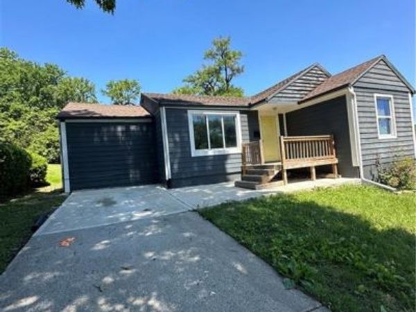 3618 E GREGORY Boulevard, Kansas City, MO 64132